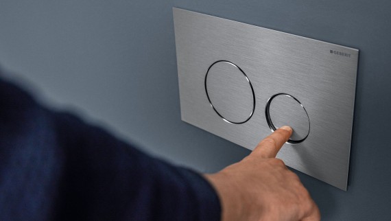 Elegante WC-Drückerplatte der Reihe Sigma40 von Geberit