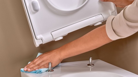 Reinigung einer Toilette Reinigung einer Toilette