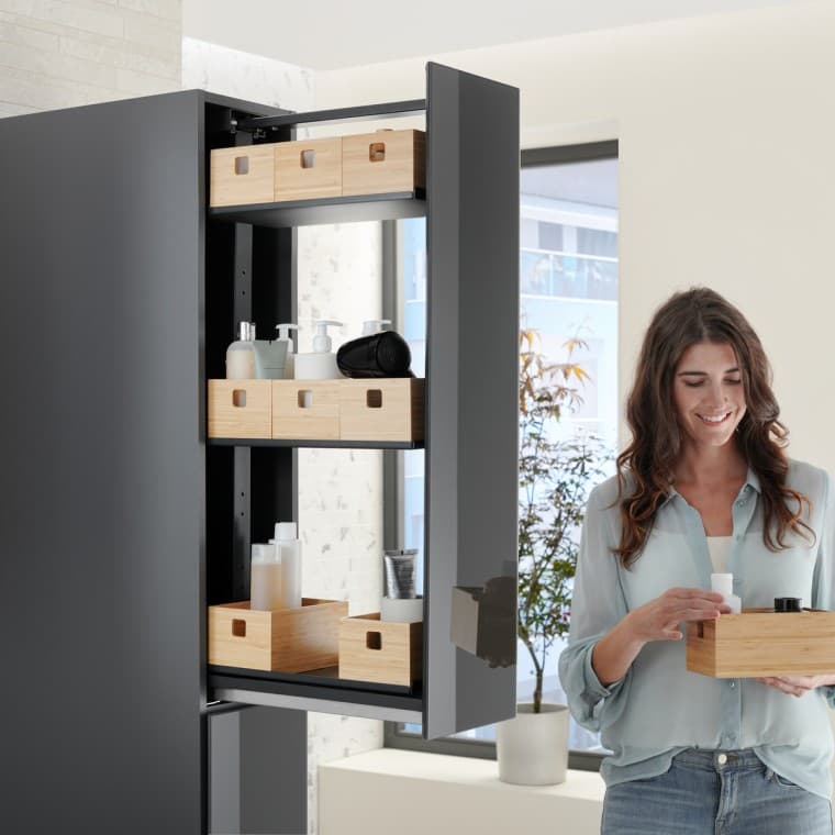 Hochschrank mit Auszug in Glas Lava Hochschrank mit Auszug in Glas Lava