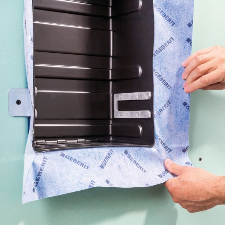 Rohbauset mit einer vormontierten Dichtfolie macht die Nischenablagebox zu einem festen Bestandteil des Installationssystems Rohbauset mit einer vormontierten Dichtfolie macht die Nischenablagebox zu einem festen Bestandteil des Installationssystems