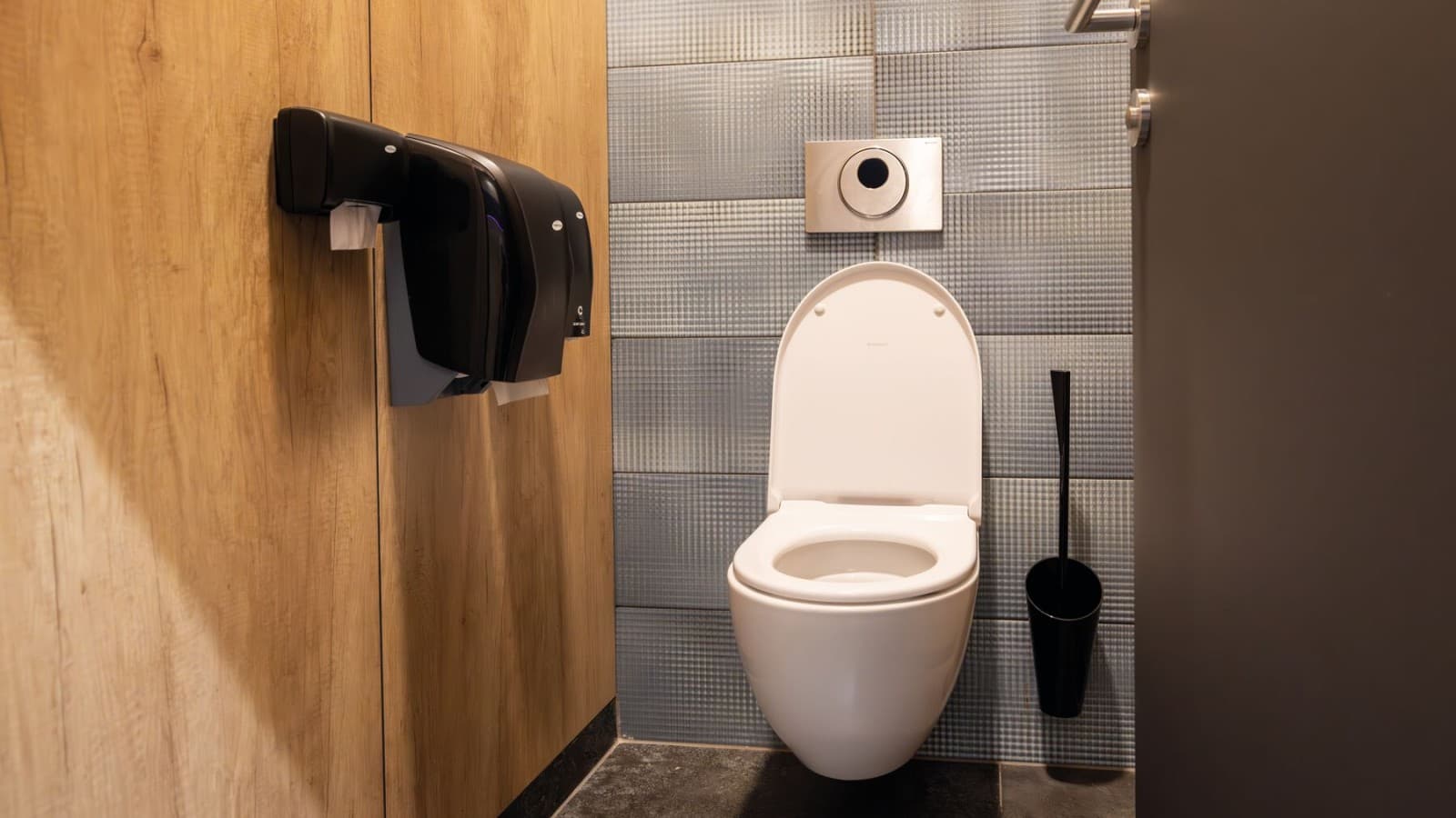 Geberit Acanto WC mit Geberit Sigma 10 Betätigungsplatte Geberit Acanto WC mit Geberit Sigma 10 Betätigungsplatte